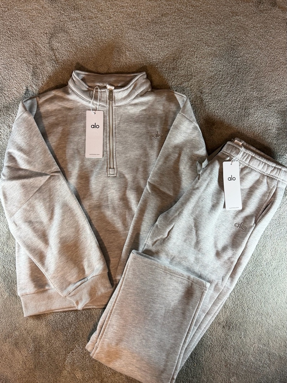 ALO Yoga Light Heather Gray Quarter-Zip Sweatshirt & Jogger Set